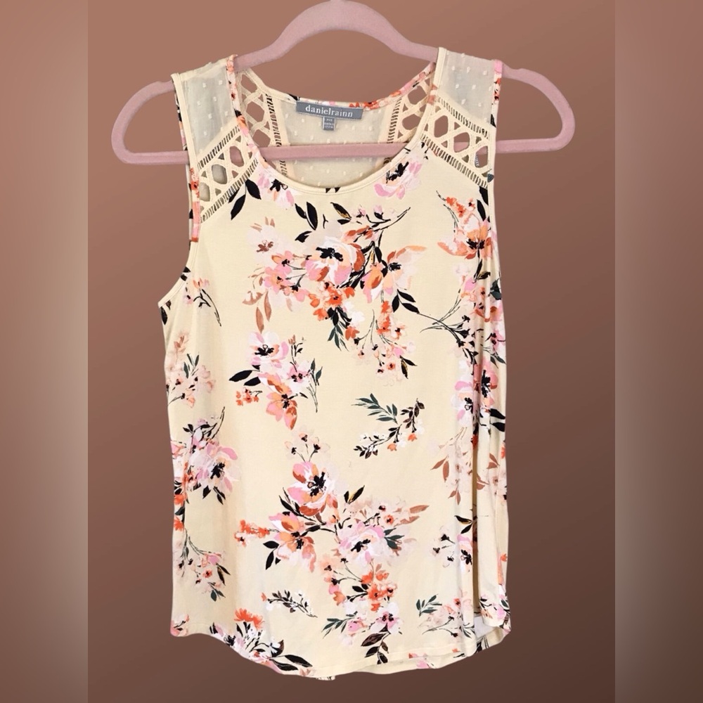 NWOT‎ Daniel Rainn Size Petite XS yellow Floral sleeveless Blouse Stitch Fix Top